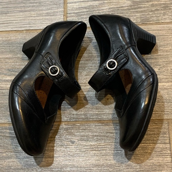 Never Worn Rockport Mary Jane Heels- size 8 - Picture 2 of 8